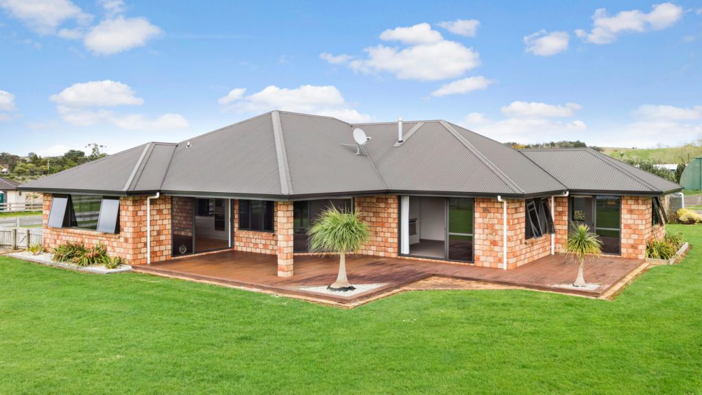Immaculate & Ex Show Home - 1 Allan Road - SOLD April 2019